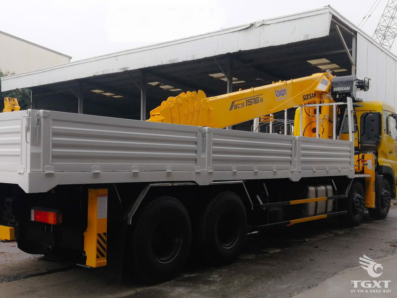 Xe Cẩu Dongfeng L315 10 Tấn Gắn Cẩu Soosan SCS1516S
