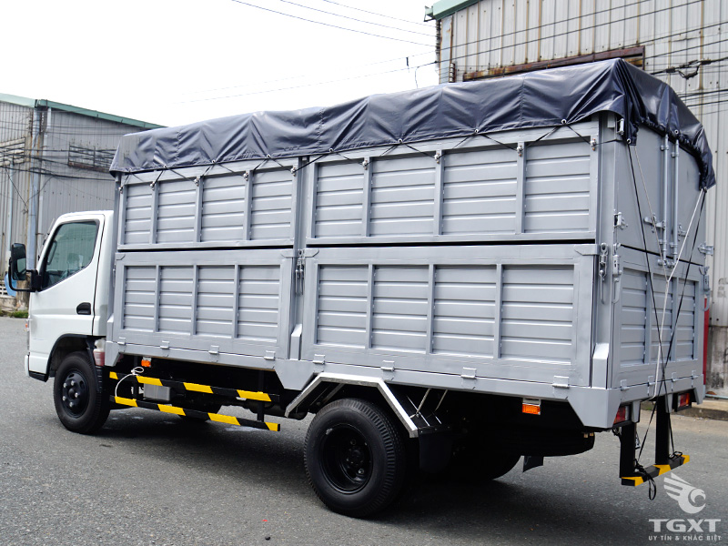 xe-tai-fuso-canter-1t9-thung-mui-bat-h1