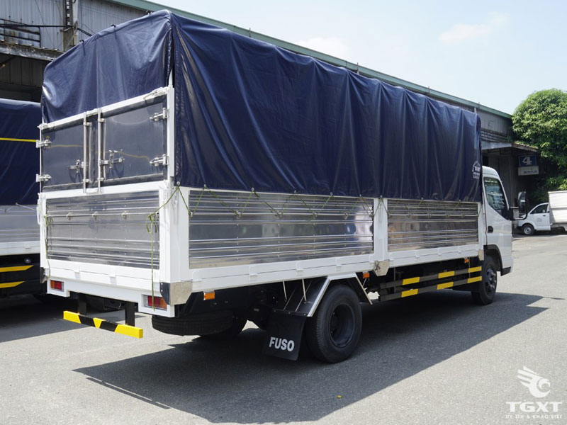 Xe Tải Fuso Canter 8.2HD 5 Tấn Thùng Bạt