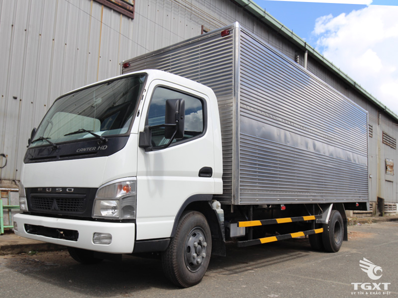 Xe Tải Fuso Canter 8.2HD 5 Tấn Thùng Kín