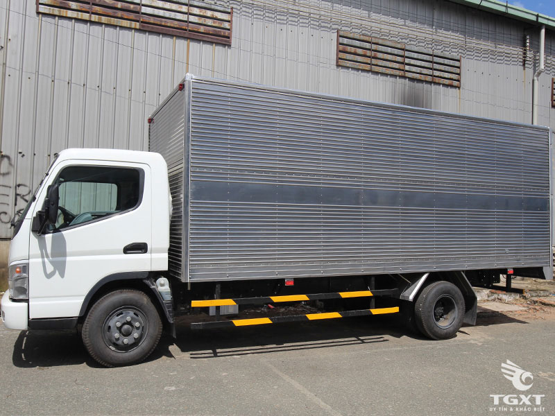 Xe Tải Fuso Canter 8.2HD 5 Tấn Thùng Kín