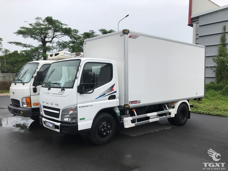 Xe Tải Fuso Canter 4.99 1.9 Tấn Thùng Bảo Ôn