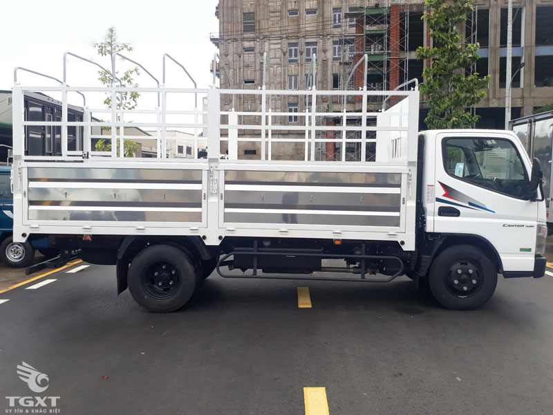 Xe Tải Fuso Canter 4.99 1.9 Tấn Thùng Bạt