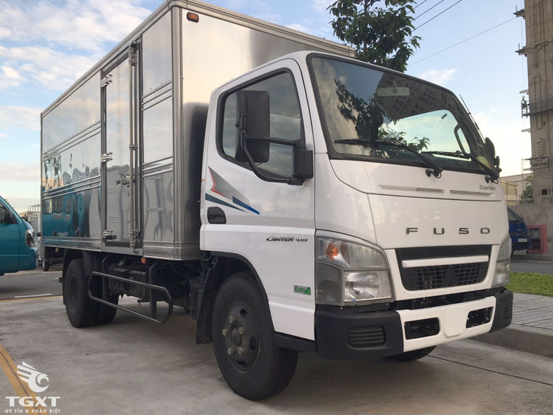 Xe Tải Fuso Canter 4.99 1.9 Tấn Thùng Kín