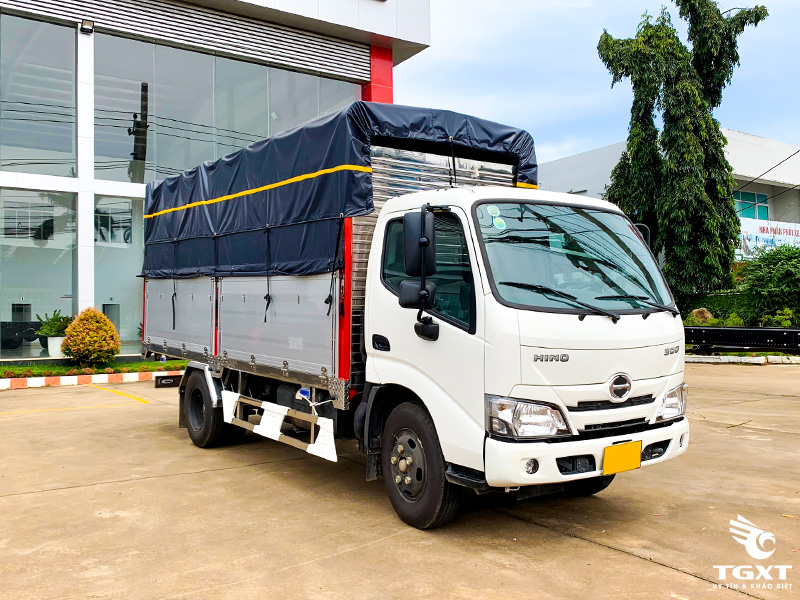 Xe Tải Hino XZU650L Euro 5 1.9 Tấn Thùng Bạt