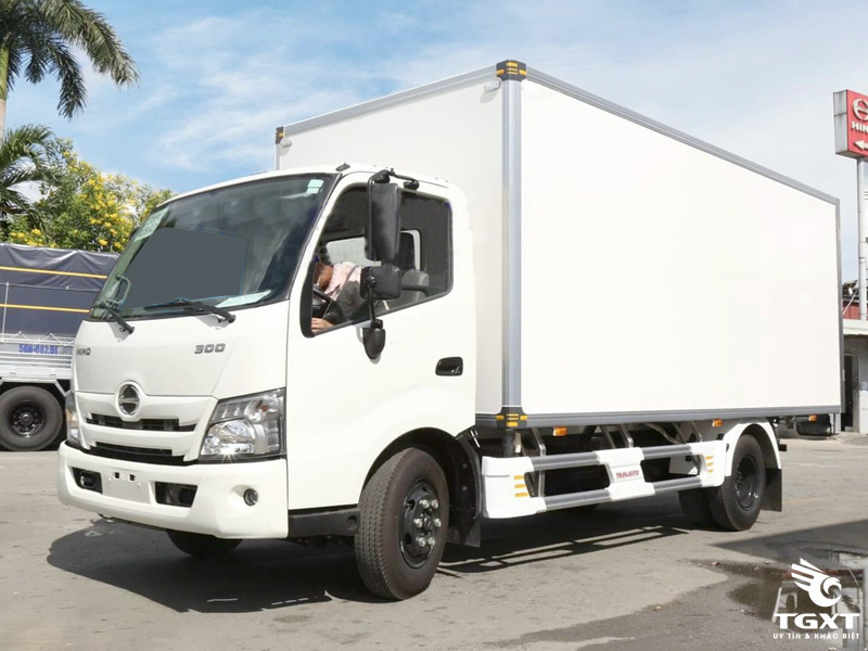 Xe Tải Hino XZU730L 5 Tấn Thùng Bảo Ôn