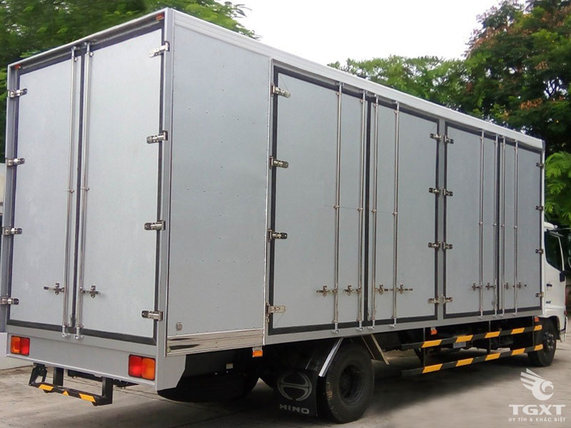 Xe Tải Hino FC9JNTC 5T2 Chở Pallet Chứa Cấu Kiện Điện Tử