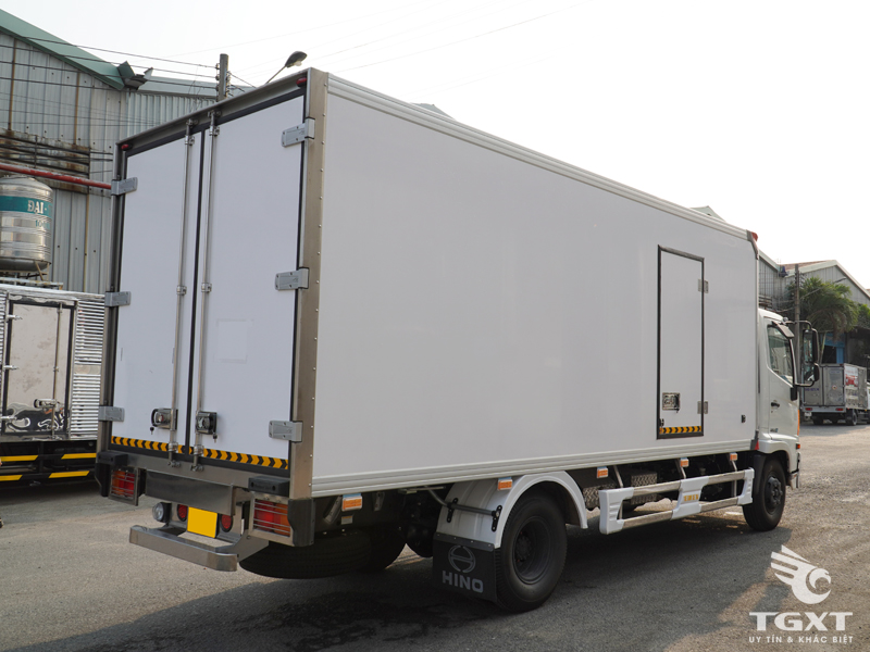Xe Tải Hino FC9JLTC 6.4 Tấn Thùng Bảo Ôn