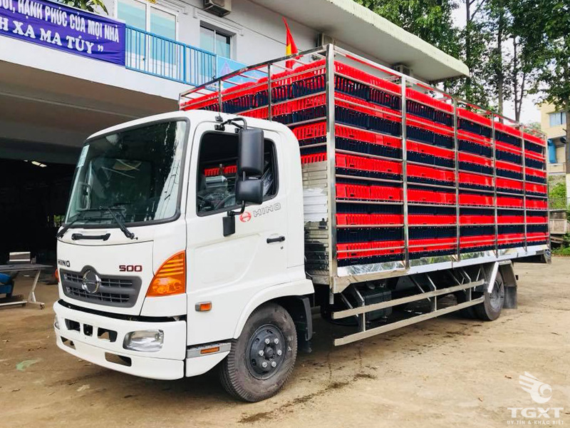 Xe Tải Hino FC9JJTA 4T9 Thùng Chở Gia Cầm