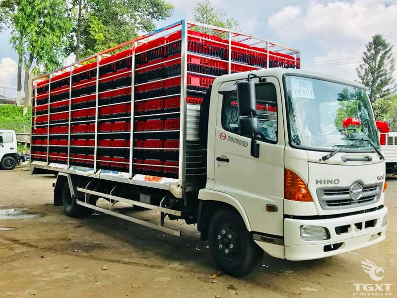 Xe Tải Hino FC9JLTA 4T7 Thùng Chở Gà Vịt