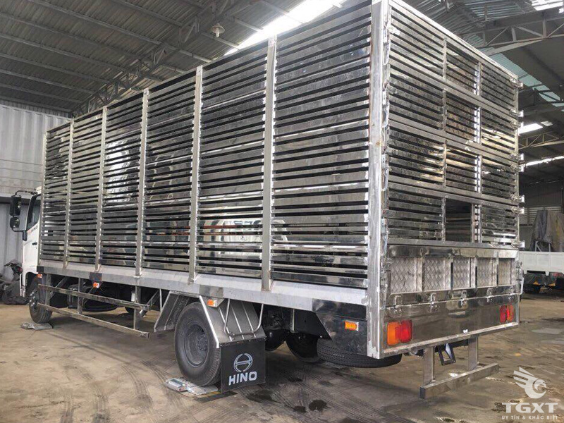 Xe Tải Hino FC9JNTC Chở Gia Cầm 5.2 Tấn
