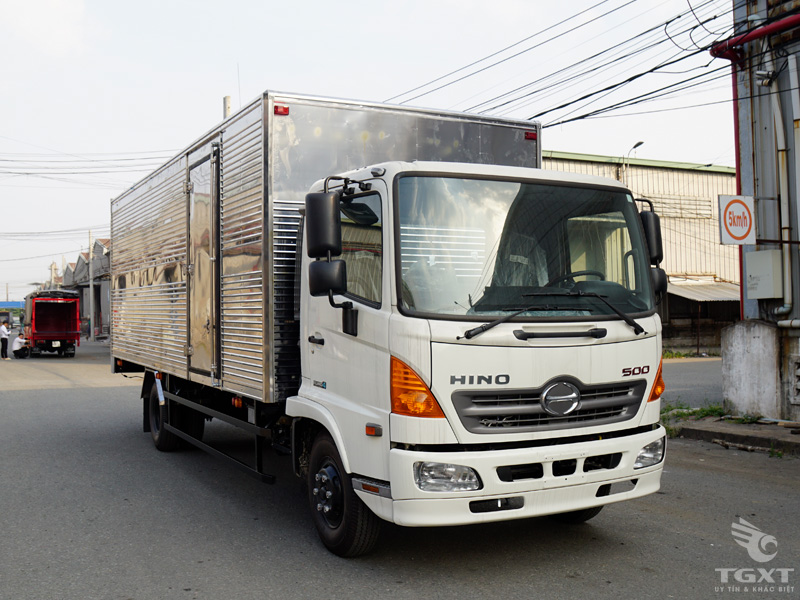 Xe Tải Hino FC9JN7A 6.5 Tấn Thùng Kín