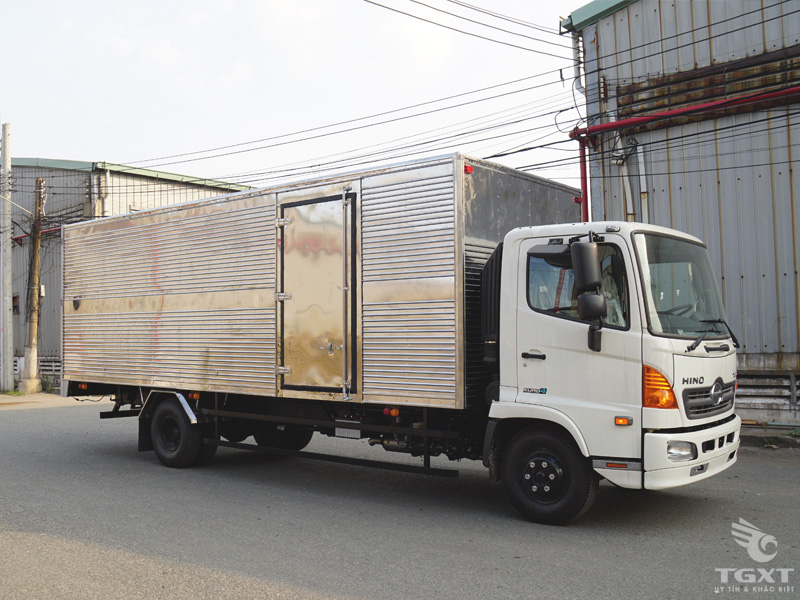 Xe Tải Hino FC9JJTC 6 Tấn Thùng Kín Gắn Bửng Nâng