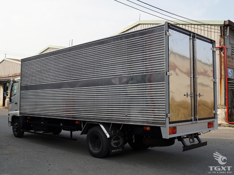 Xe Tải Hino FC9JN7A 6.5 Tấn Thùng Kín