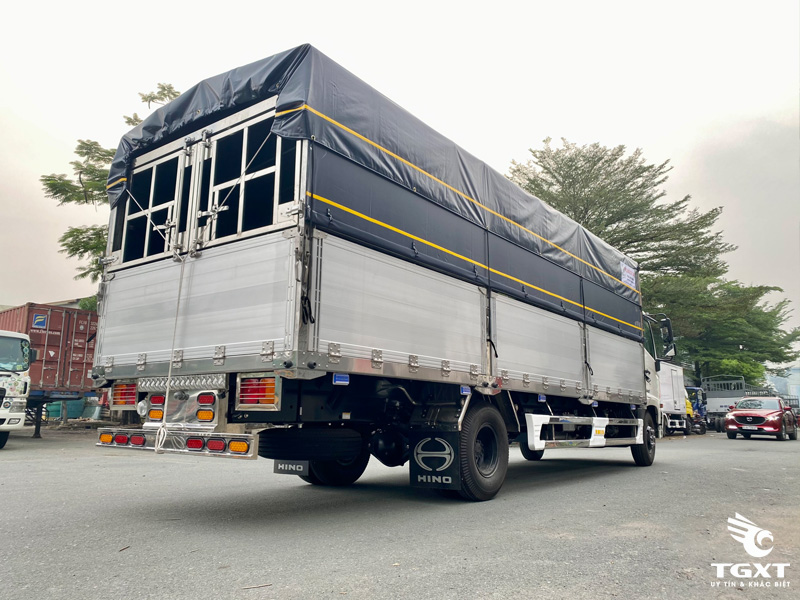 Xe Tải Hino FC9JN7A 6.5 Tấn Thùng Bạt