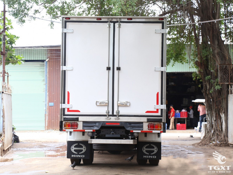Xe Tải Hino FG8JT8A 8 Tấn Thùng Đông Lạnh