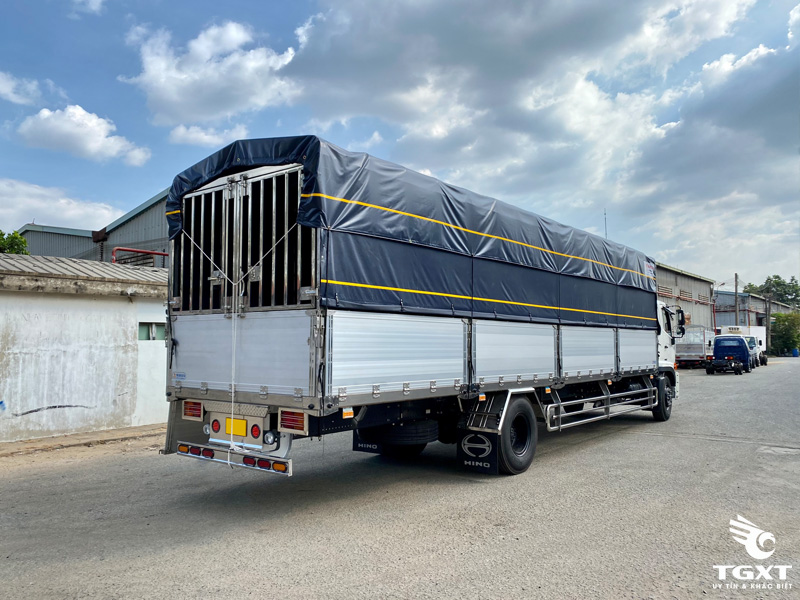 Xe Tải Hino FG8JT8A-PGX 7 Tấn Thùng Bạt Dài 10m