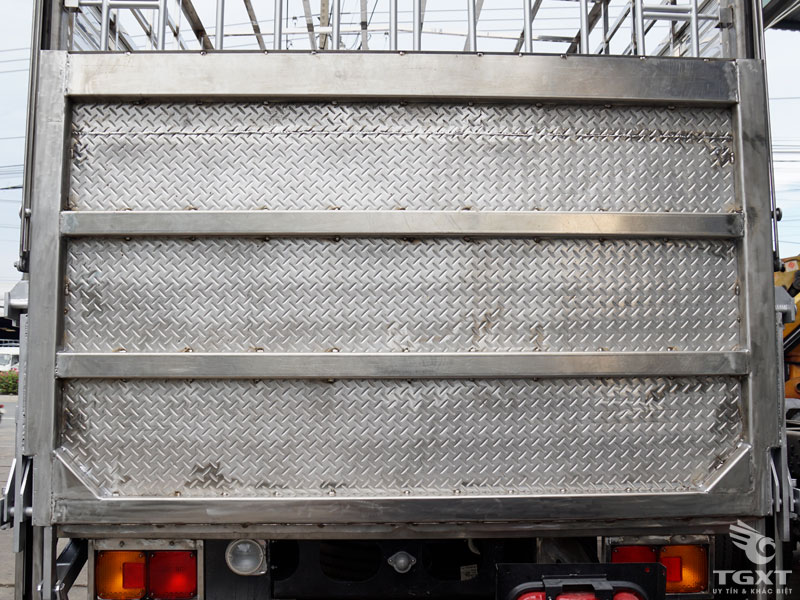 Xe Tải Hino FL8JT7A 14 Tấn 3 Chân Chở Gia Súc