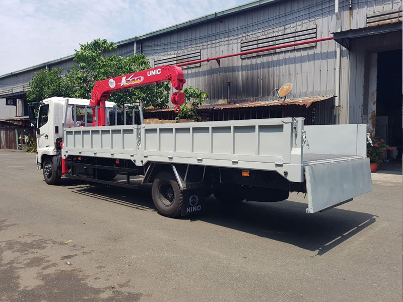 Xe Tải Hino FC9JNTC 4.6 Tấn Gắn Cẩu Unic URV343
