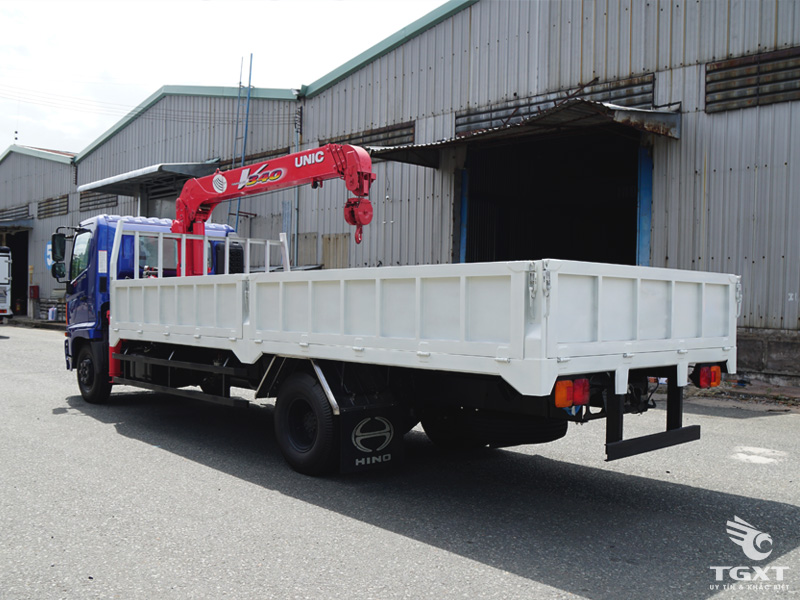 Xe Tải Hino FC9JLTC 5.6 Tấn Gắn Cẩu Unic URV343