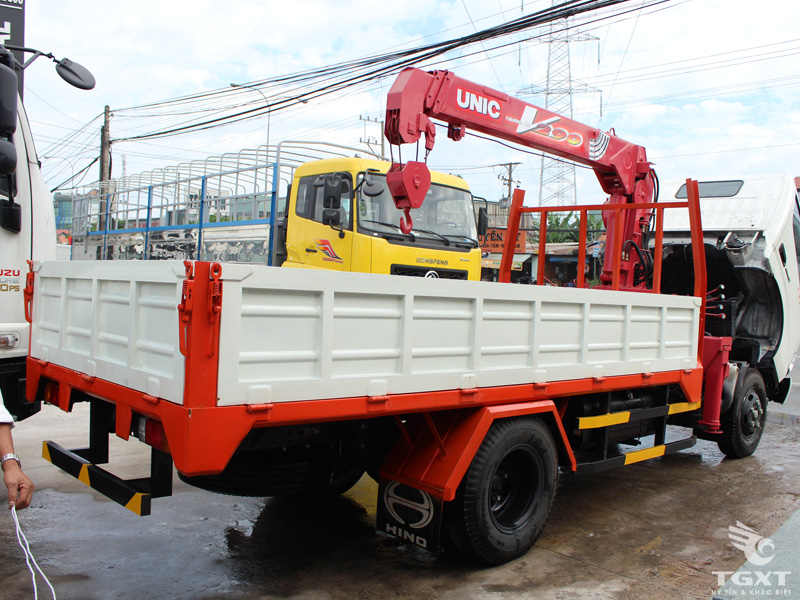 Xe Tải Hino 1T2 XZU650 Gắn Cẩu Unic 3 Tấn URV293