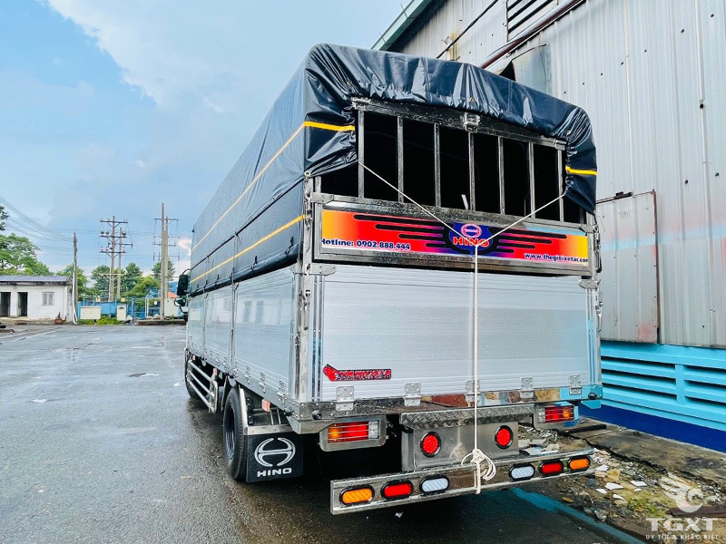 Xe Tải Hino XZU730L Euro 5 5 Tấn Thùng Bạt