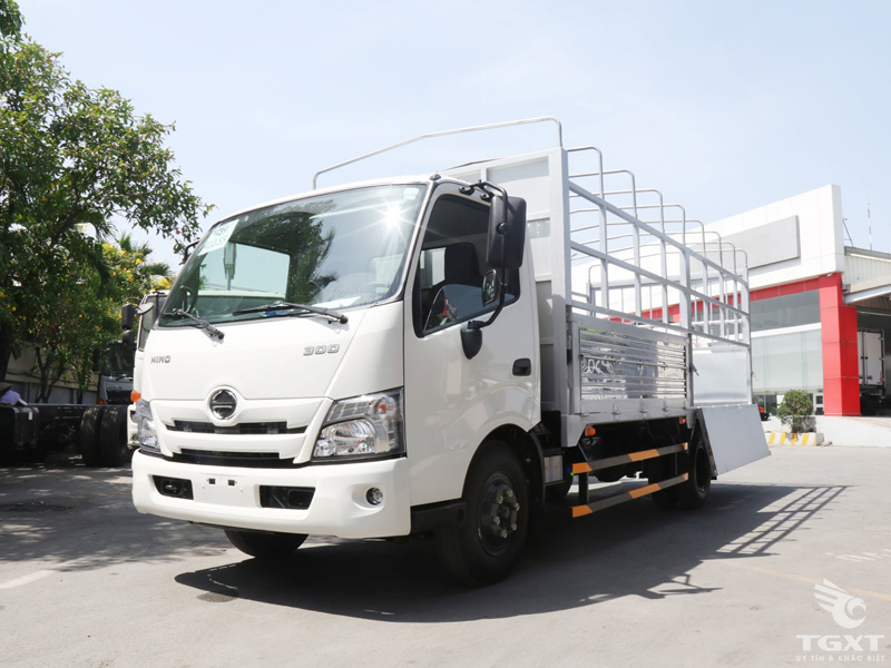 Xe Tải Hino XZU730L Euro 5 5 Tấn Thùng Bạt