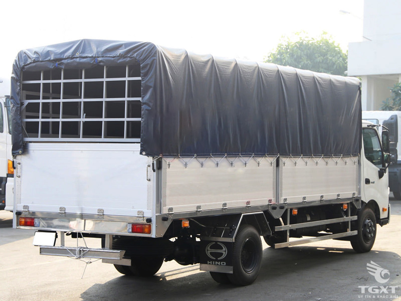 Xe Tải Hino XZU710L 2.5 Tấn Thùng Bạt