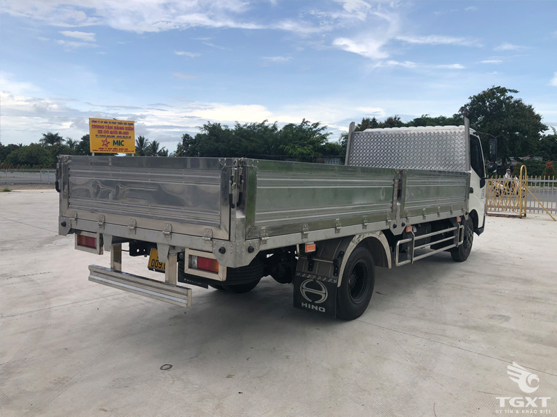 Xe Tải Hino XZU720L 3.5 Tấn Thùng Lửng