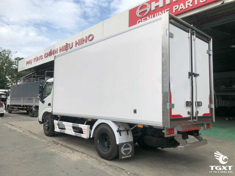 Xe Tải Hino XZU650L Euro 5 1.9 Tấn Thùng Bảo Ôn