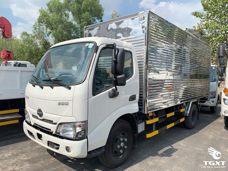 Xe Tải Hino XZU650L Euro 5 1.9 Tấn Thùng Kín