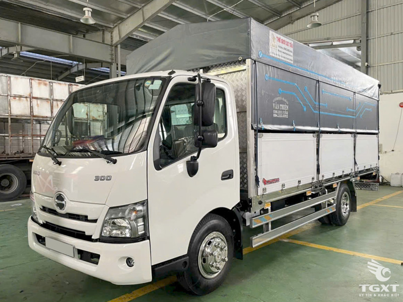 Xe Tải Hino XZU720L Euro 5 3.5 Tấn Thùng Bạt
