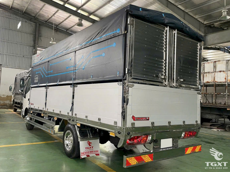 Xe Tải Hino XZU720L Euro 5 3.5 Tấn Thùng Bạt