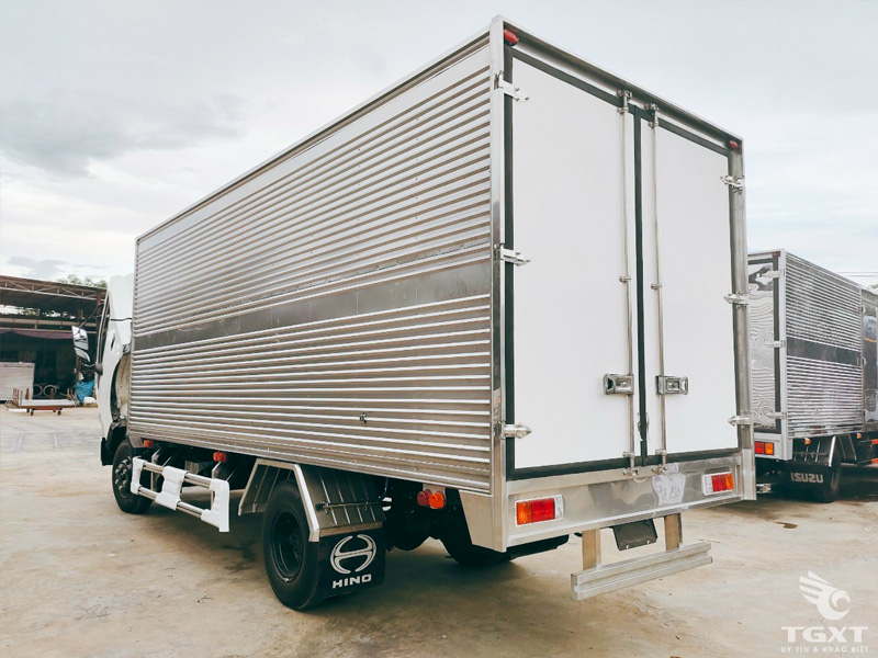 Xe Tải Hino XZU720L Euro 5 3.5 Tấn Thùng Kín