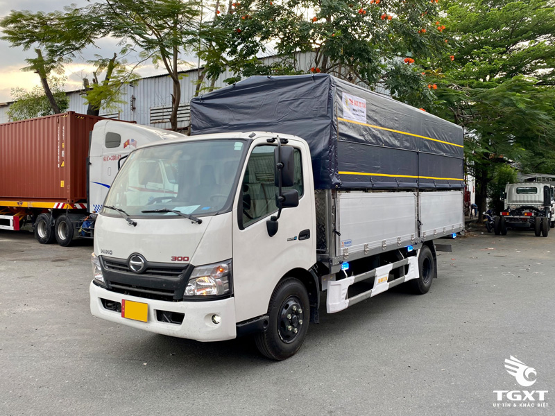 Xe Tải Hino XZU720L 3.5 Tấn Thùng Bạt