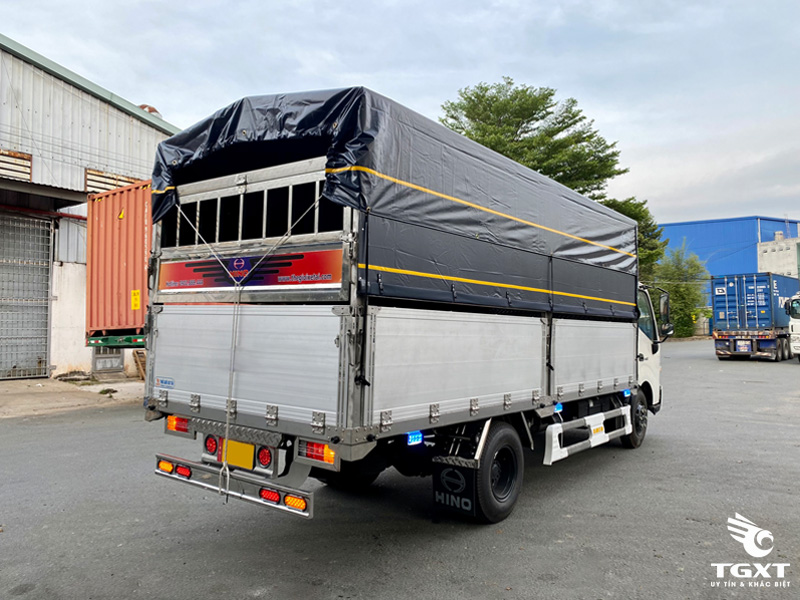 Xe Tải Hino XZU720L 3.5 Tấn Thùng Bạt