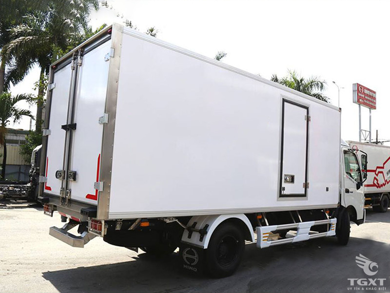 Xe Tải Hino XZU730L 5 Tấn Thùng Bảo Ôn
