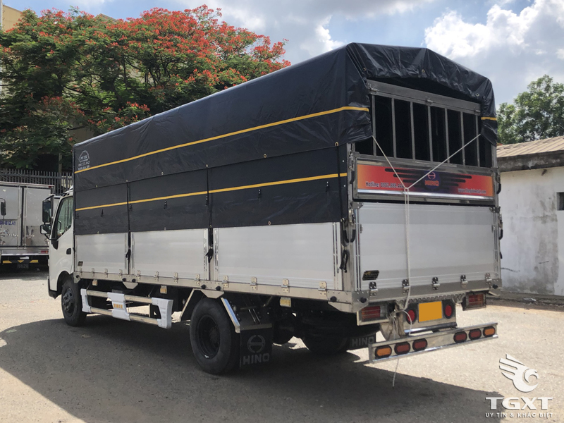 Xe Tải Hino XZU730L 5 Tấn Thùng Bạt