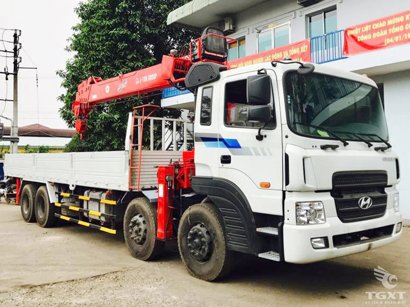 Xe Tải Hyundai HD320 12 Tấn Gắn Cẩu Atom 12 Tấn 5 Khúc