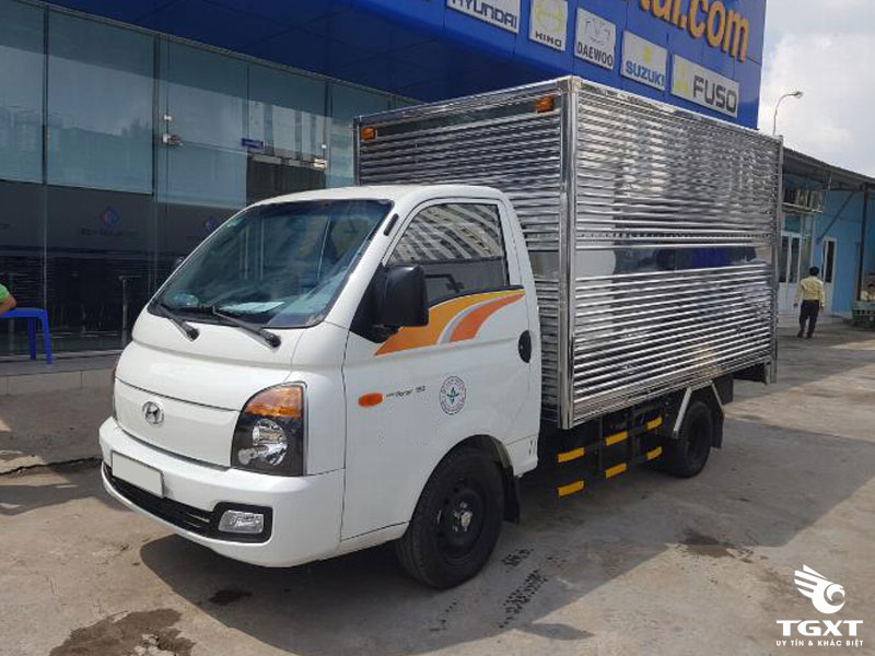 Xe Tải Hyundai New Porter H150 1T1 Thùng Kín Bửng Nâng