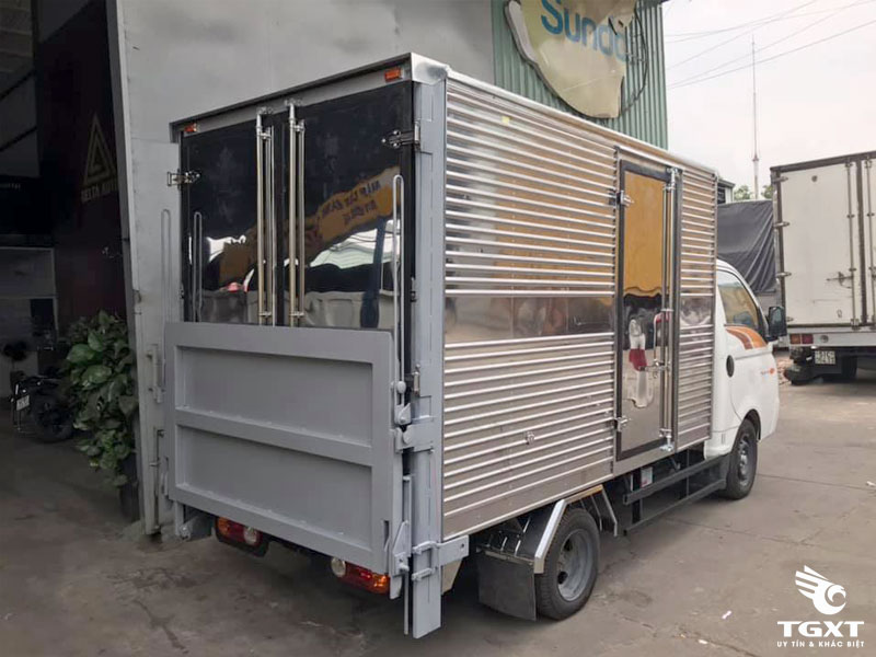 Xe Tải Hyundai New Porter H150 1T1 Thùng Kín Bửng Nâng