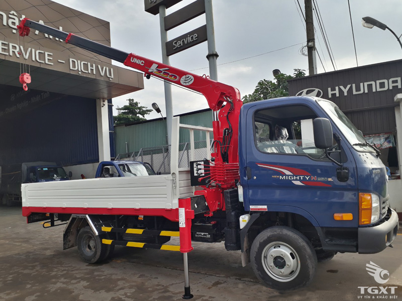 Xe Tải Hyundai New Mighty N250SL gắn cẩu Unic URV233