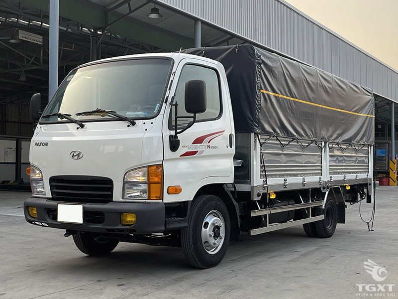 Xe Tải Hyundai New Mighty N250SL 2T5 Thùng Bạt Gắn Bửng Nâng