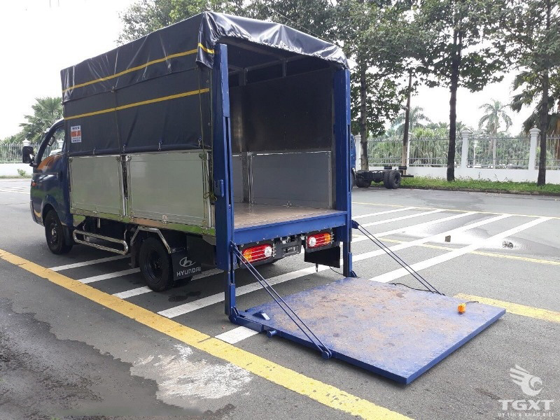 Xe Tải Hyundai New Porter H150 1T5 Thùng Bạt Gắn Bửng Nâng