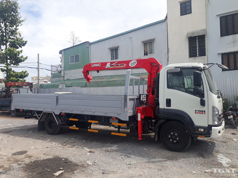 Xe Tải Isuzu FRR90N 5 Tấn Gắn Cẩu Unic 3 Tấn 4 Khúc