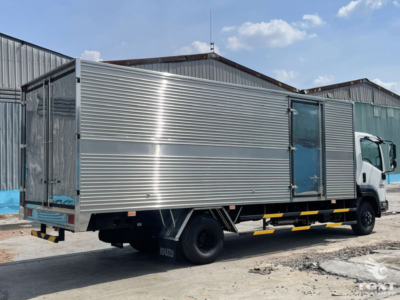 Xe Tải Isuzu FRR90LE5 6.5 Tấn Thùng Kín