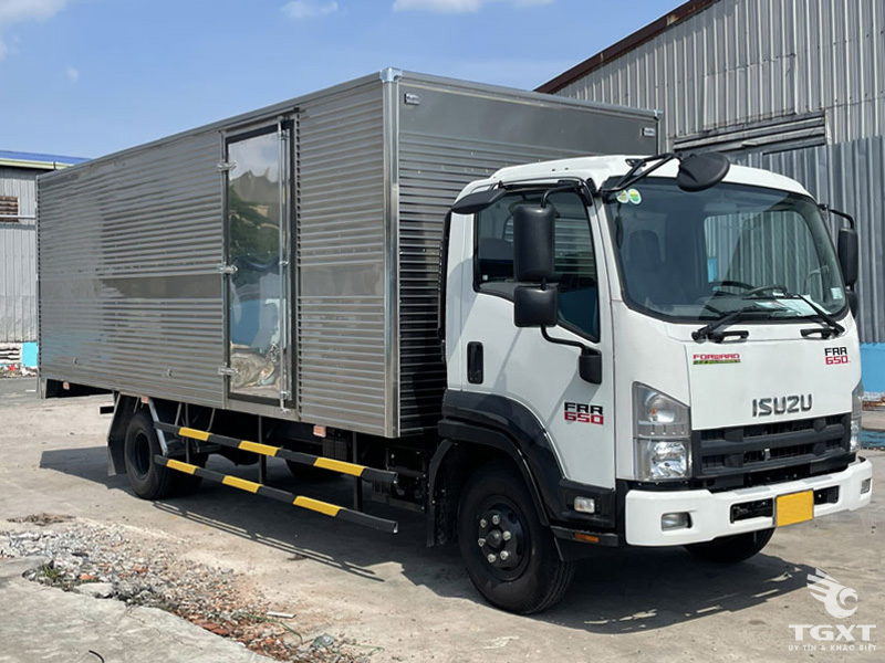 Xe Tải Isuzu FRR90NE5 6.5 Tấn Thùng Kín