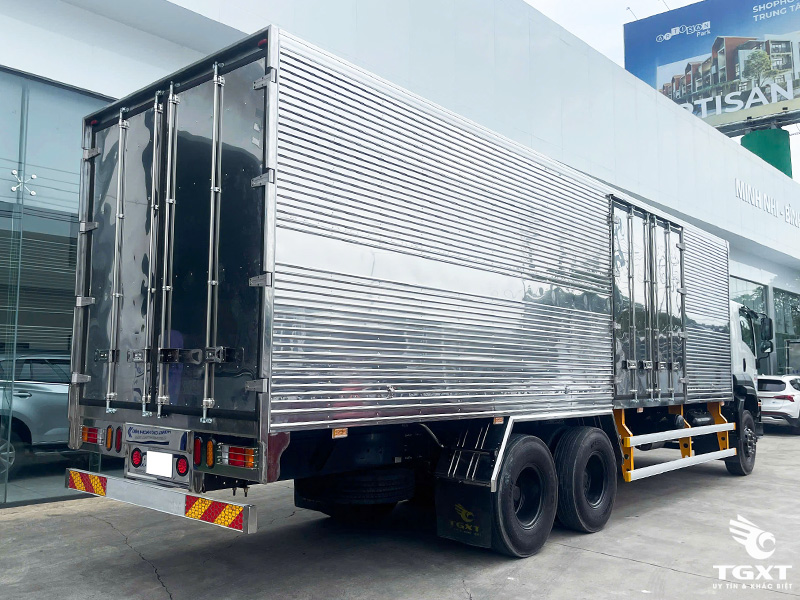 Xe Tải Isuzu FVM60WE5 14.5 Tấn Thùng Kín