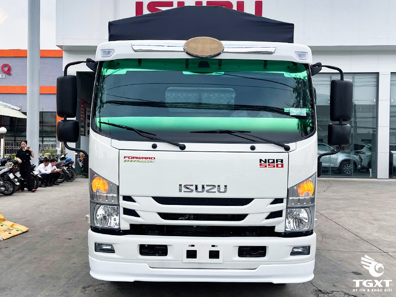 Xe Tải Isuzu NQR75ME5 5.5 Tấn Thùng Bạt