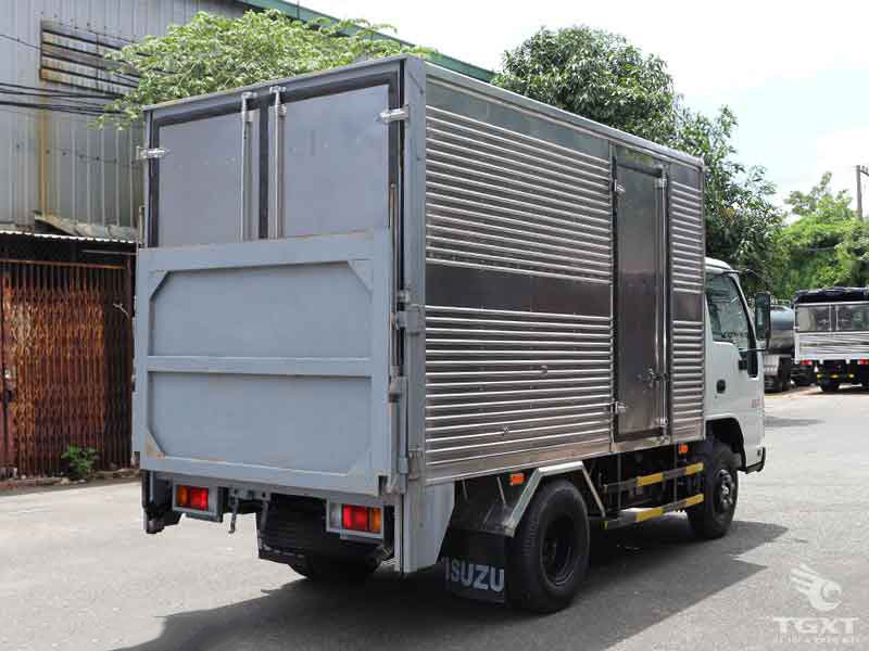 Xe Tải Isuzu 1T5 Thùng Kín Bửng Nâng - QKR230